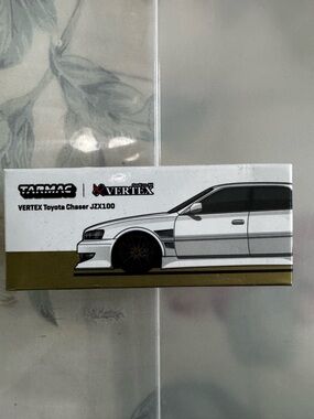 Tarmac Works Vertex Toyota Chaser JZX100 Box - White/Gold